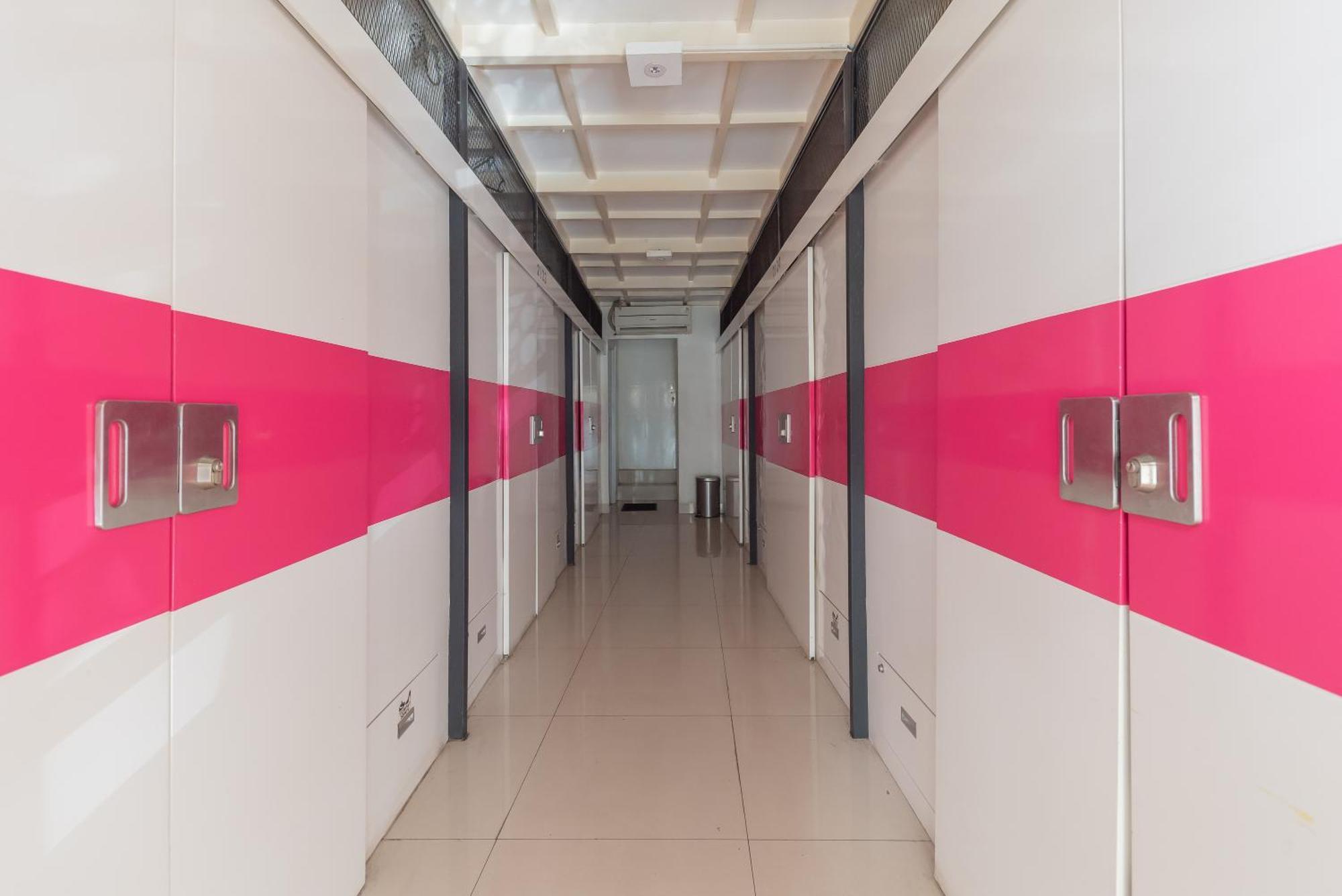 Reddoorz Hostel At Kiara Cozy Kircon バンドゥン エクステリア 写真